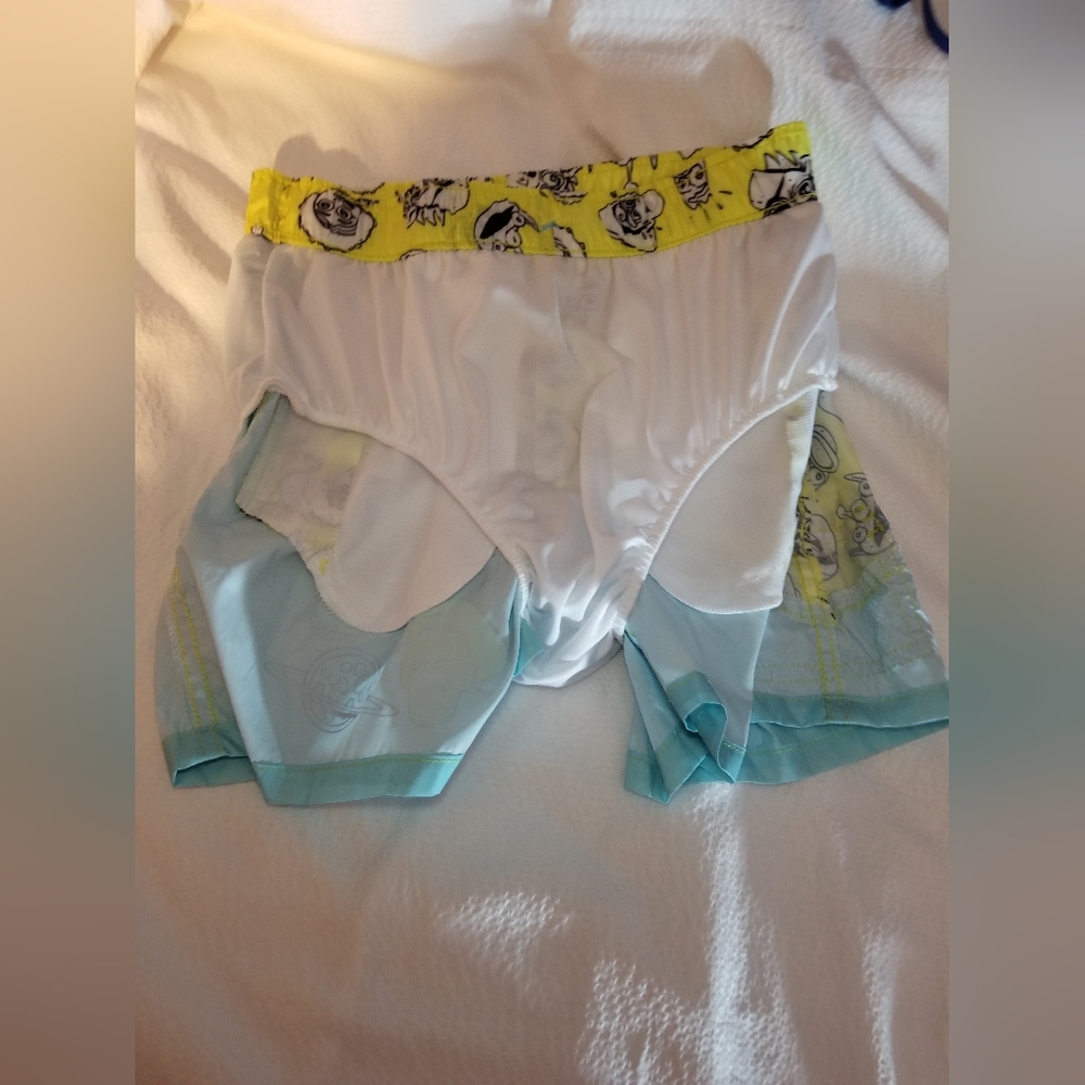 NWT AUTHETIC DISNEY SWIM TRUNK SHORTS WITH ZIPPER POCKETS 9/10 BOYS - Picture 3 of 10